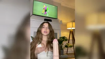 Daisy Drew aka beachbbyxxx onlyfans naughty chicks fuck phallus