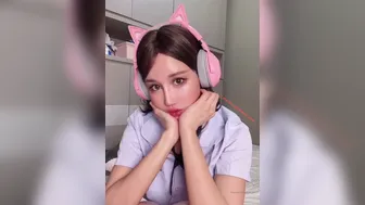 Yui Xin aka yui_xin_tw onlyfans black haired babe puts big tits