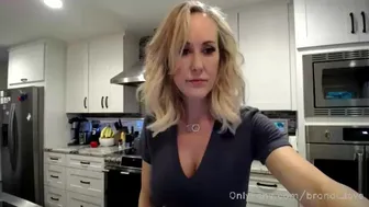 Brandi Love aka brandi_love onlyfans mature hottie caresses shaved cunt