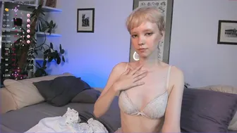 everibudi chaturbate pretty babe fucks herself