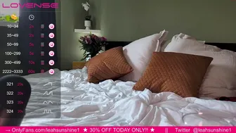 leahsunshine chaturbate charming confused girlfriend fucks holes