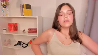 allieboorys chaturbate crazy chick caresses natural tits