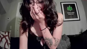 strawberripulp chaturbate young female fingering hairy cunt