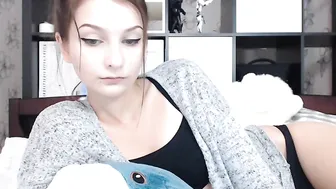 kity Cute girl pulls sex lips
