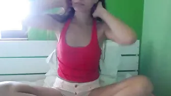 tianne Charming babe fucks herself