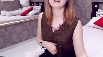 astutebrooke fucks herself in pink dildo