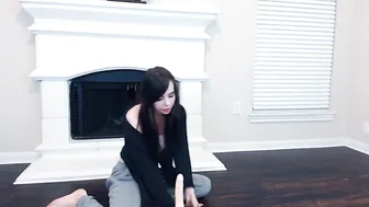 Bijou Gorgeous young lady jerks both holes