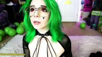 goldengoddessxxx Curvy nipple flirts in chat
