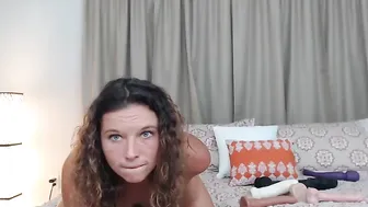 nellebeachgirl undresses in front of the camera