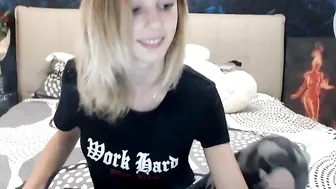 fallingdevil Cute babe gently masturbates cunt
