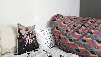 melamori_xo Busty bitch jerking her pussy with phallus