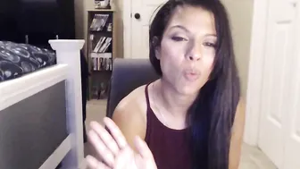 raicookie Crazy blonde gently masturbates pussy