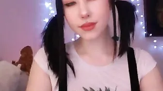 korrax Babe with a huge ass jerks off both holes