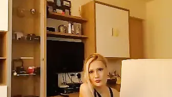 sugarthea Amazing babe jerking her shaved cunt