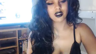 ebonyjasmine Lustful woman fucks vagina with phallus
