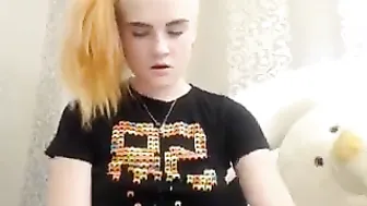 violla_fun Charming beeks - performs a striptease