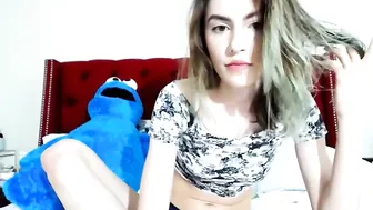 evarosse fucks her pussy