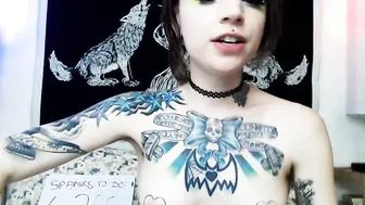babyjas Spectacular bitch jerks off juicy pussy