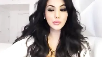 makayladivine Lustful bitch chatting in fries