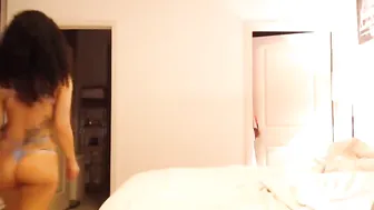 carmen_bella lady jerks off pussy and moans
