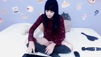 ailee_kawaii Spicy chick gently pulls pussy