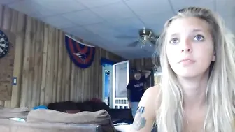 brynhaze Sexy lady stretches tight pussy