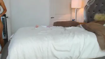 carmen_bella Sexy hottie relish sucks sex toy