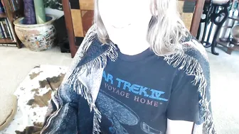 anya96 Adorable lady caresses shaved cunt