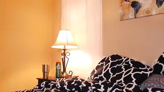 MyFreecams Babe in stockings fucks ass