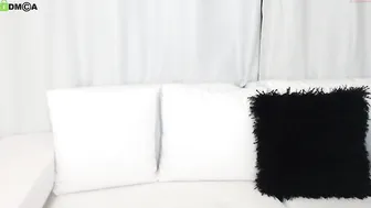 violett_bray Slutty lady fucks her ass hard