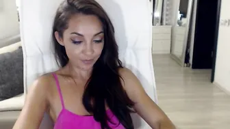 mightyan Pretty lady gently masturbates cunt