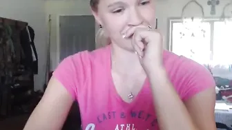 MyFreecams Slender chick caresses shaved cunt