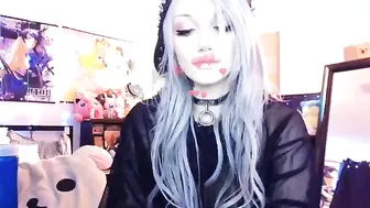MyFreecams Crazy chick spreads legs