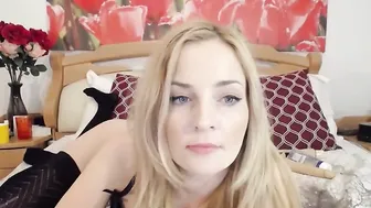 viciousqueen Cute little woman pulling nipples