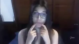 MyFreecams Cattle with massive legs charmingly squeezes pussy