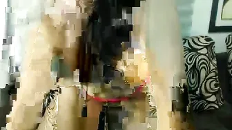 MyFreecams Dark haired doll gently pulls pussy