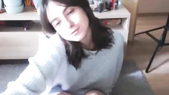 MyFreecams Slutty slut masturbates shaved pussy