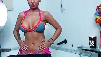 MyFreecams Amazing bitch fucks juicy holes