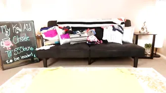 MyFreecams Juicy slut fucks pussy with phallus