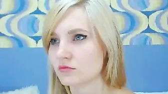 MyFreecams Seductive babe masturbates shaved cunt