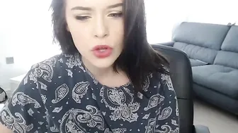 MyFreecams babe fucks both holes