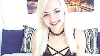 MyFreecams chic striptease