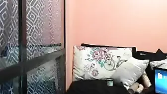 MyFreecams Hot bitch fucks herself with a phallus