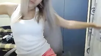 MyFreecams Hot slut caresses shaved pussy