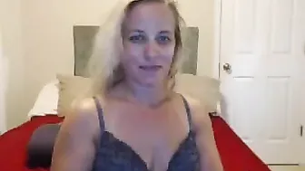 MyFreecams Hot beast sticks fingers in wet holes