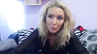 MyFreecams Bitch with huge tits fucks with dildo