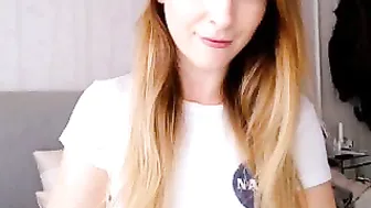 sarah_louise Cute chick fucks both holes