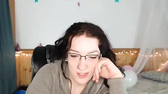 lizzyshaeelogan Exquisite skin fucks pussy through pants