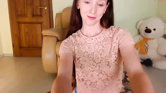 xdevilsadvocatex Skillful woman gently pulls pussy