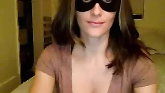 eleanorwatson Black-haired babe digging with sex toys